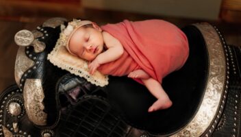 Kristen and Jake Holmes welcome daughter