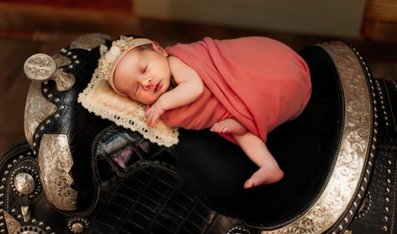 Kristen and Jake Holmes welcome daughter